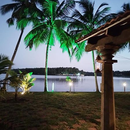 Whispering Waters Vila Calecute Exterior foto